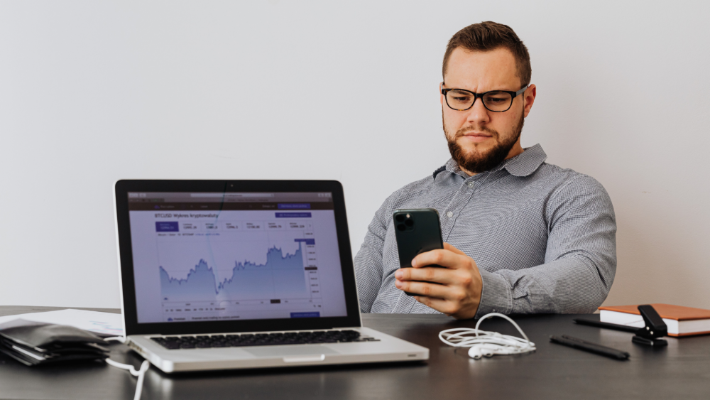 Außendienst in der Medienbranche: Gehalt, Aufgaben & Karrierechancen