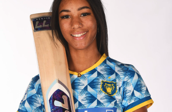 Cricket Star Davina Continues Journey With Warwickshire Bears Women