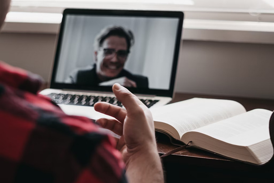 Cómo destacar en entrevistas remotas: 6 claves que marcan la diferencia