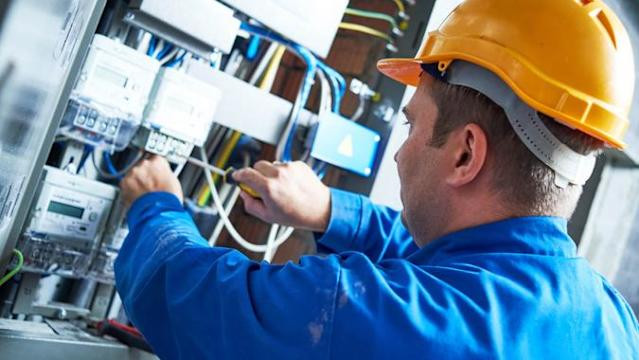How Long Does It Take to Become an Electrician? (Real Timeline + Pay)