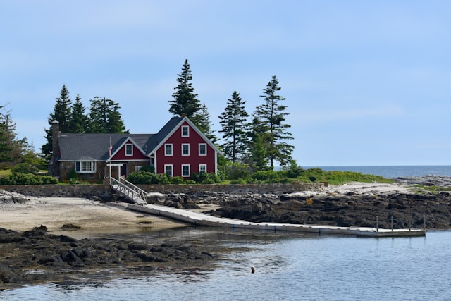 Maine Jobs That Come With Free Housing