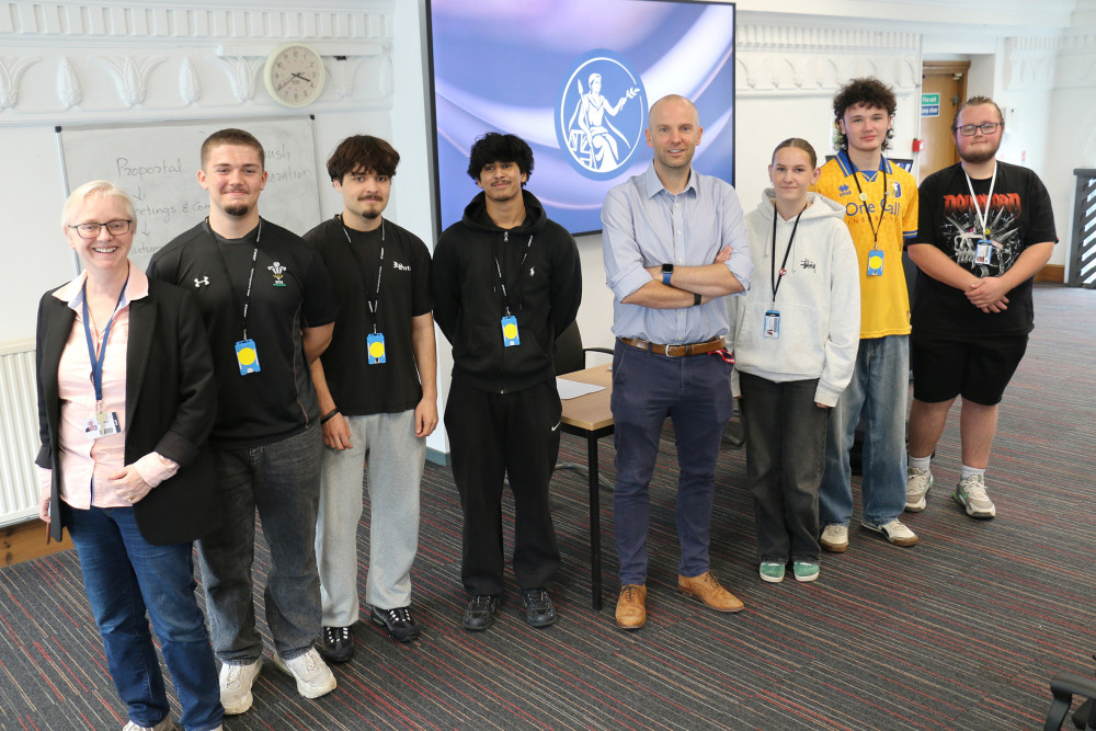 Bank of England expert returns to Mansfield to inspire next generation
