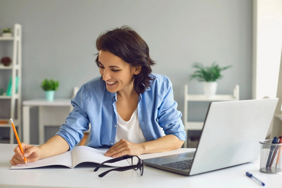 10 Reasons to Hire a Virtual Assistant in 2025