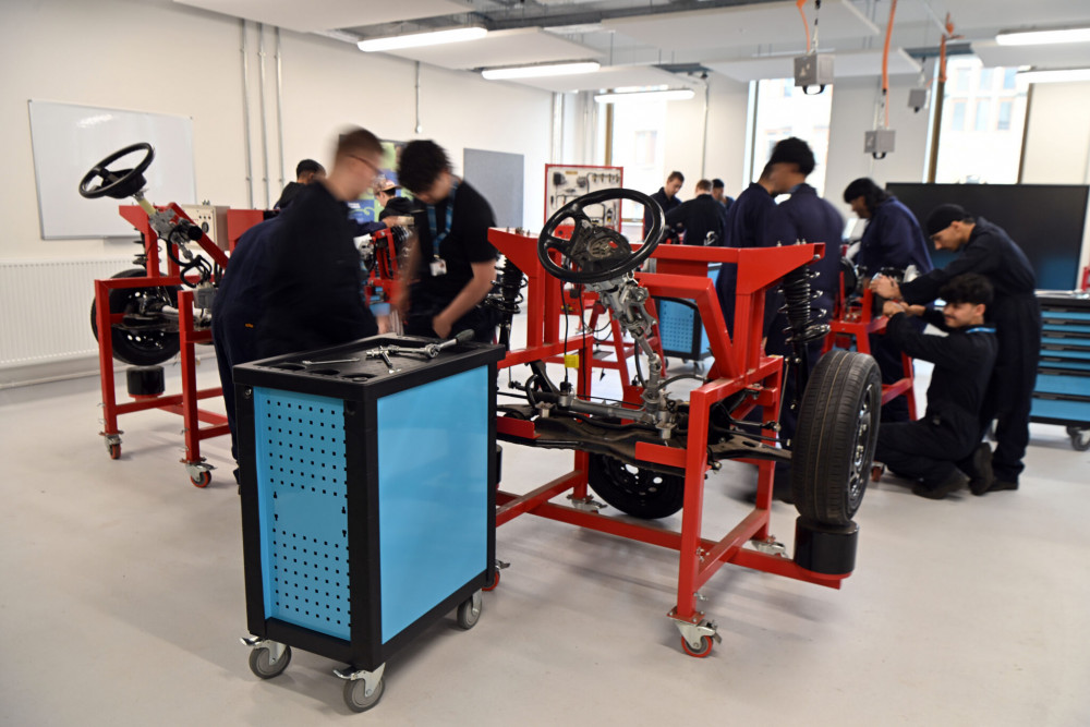 Bradford College Opens Cutting-Edge £19.3m Motor Vehicle & Engineering Building