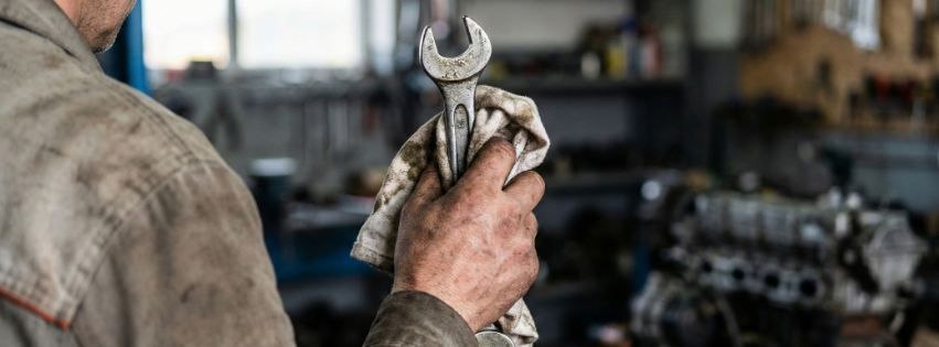 No Drivers Without Wrenches: Why the Diesel Mechanic is a Valuable Asset in the Yard