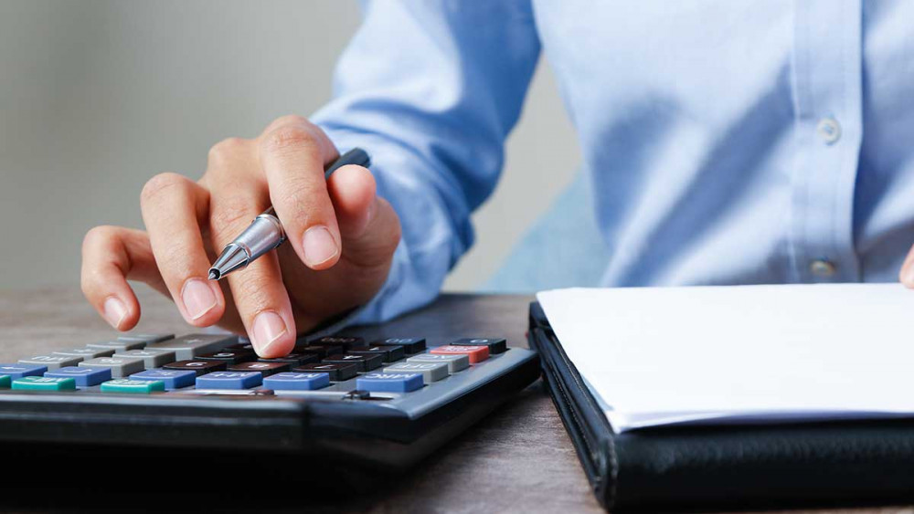 Managing Employee Search Costs