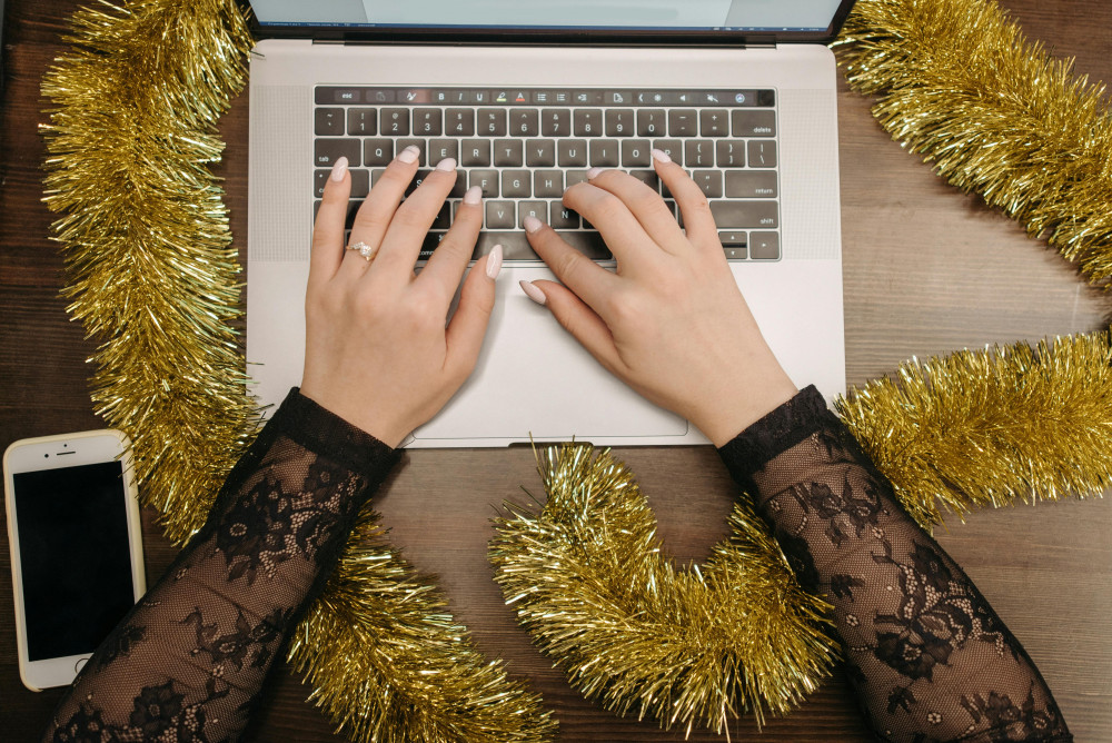 5 Ways Hourly Workers Can Handle Holiday Work Stress Like a Pro
