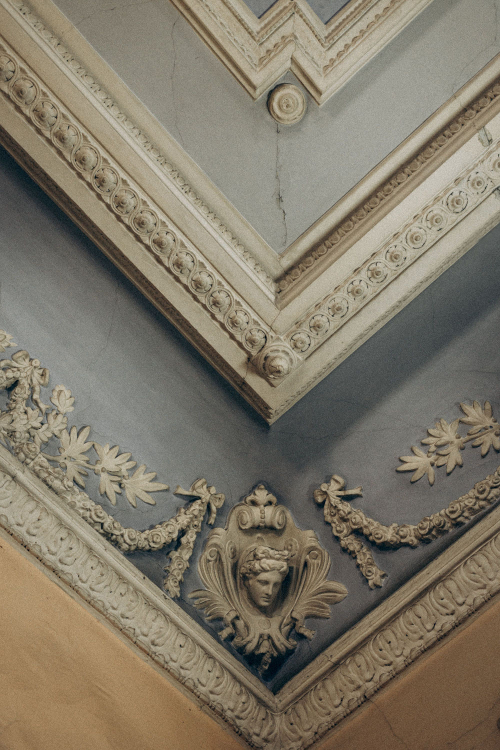 Crown Molding: The Art of the Transition
