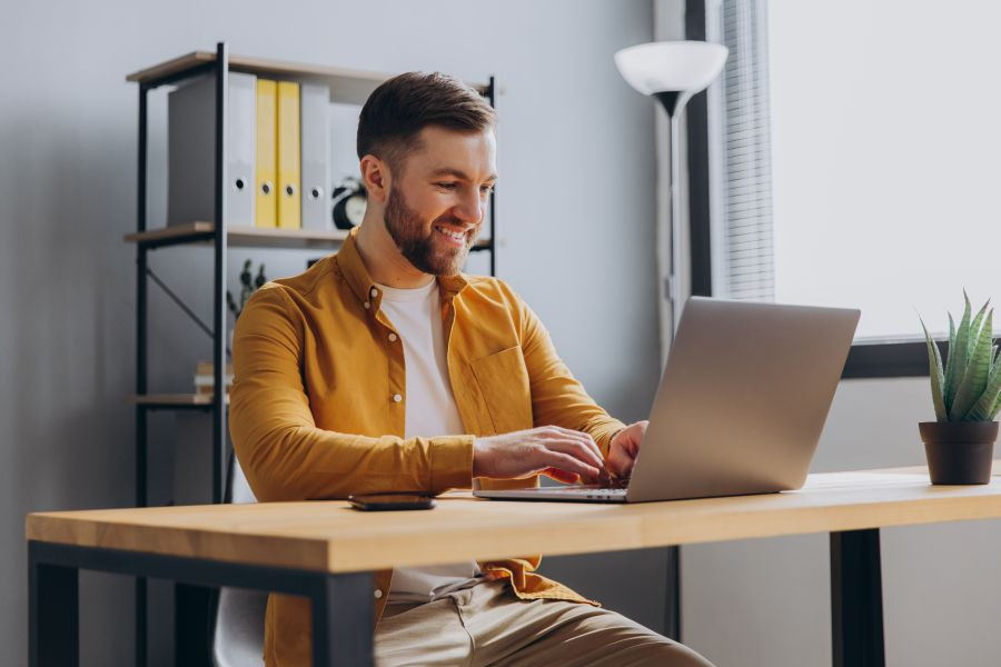 What does a payroll professional do day to day?