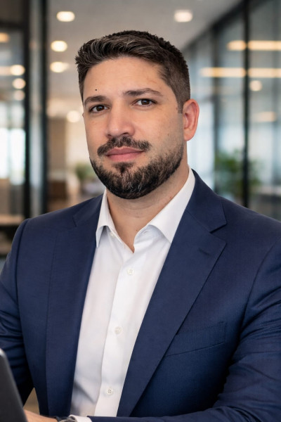 Gustavo M.