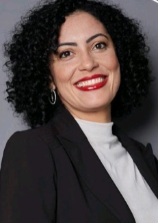 Luciana L.
