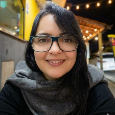 Cíntia F.