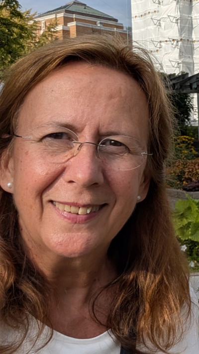 MARIA DEL CARMEN RUIZ DE AZCARATE VARELA