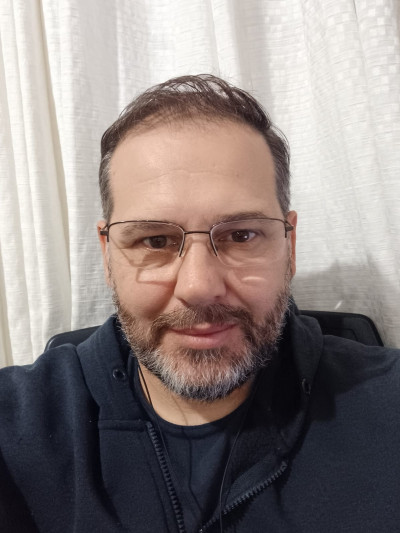 Mauricio R.